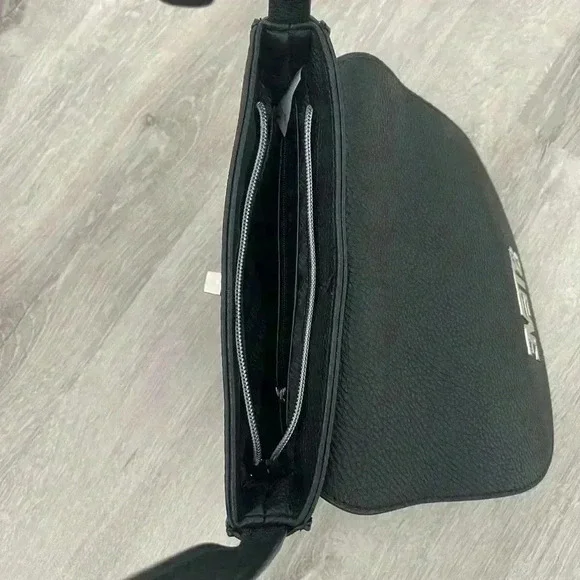 STEVE MADDEN- Turnlock Black Crossbody - Picture 8 of 8